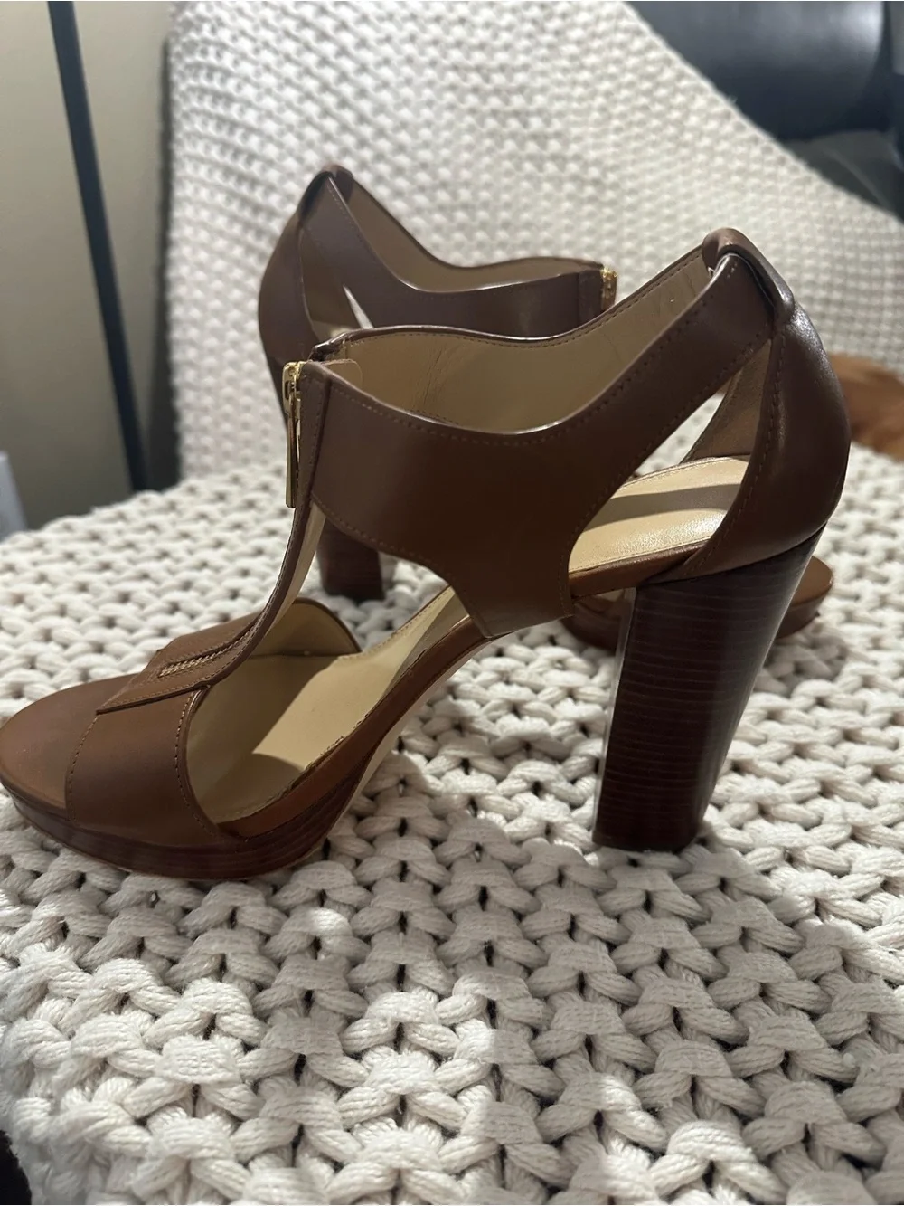 Michael Kors Brown Leather T-Strap Platform Sandals Size 10M Zip Front